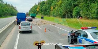 AUDI догнала трактор на трассе М6 "Минск - Гродно"