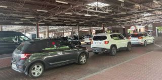 На границе растет очередь легковушек и автобусов