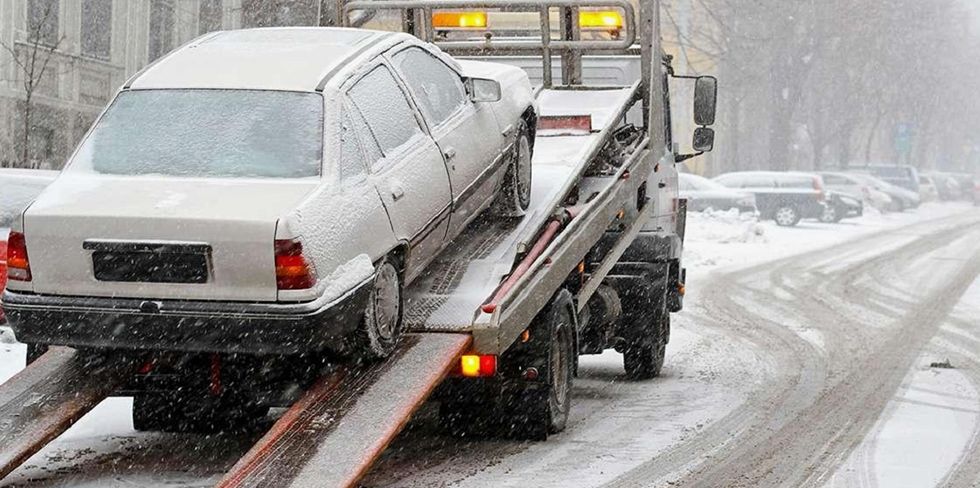 ПДД не нарушены, но машину эвакуировали: в каких случаях это возможно