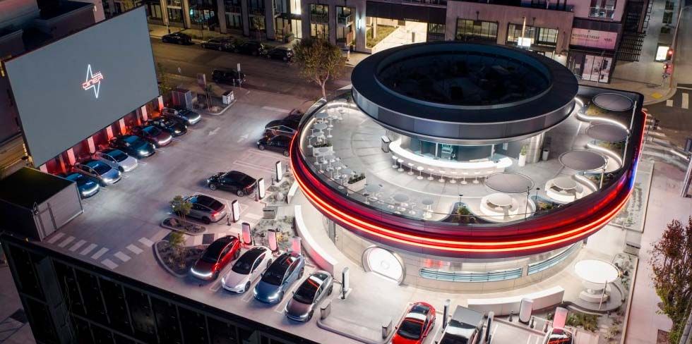 Илон Маск открыл свой первый ресторан: "Вы как будто оказываетесь в будущем"