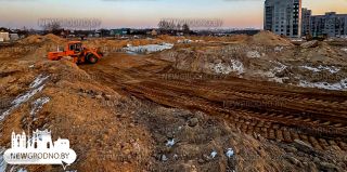Вместо стоянки – стройка. В Гродно напротив Пышков строят новый микрорайон. Фото