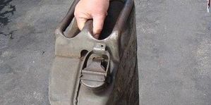 Тракторист 3 месяца сливал топливо для личных нужд. По статье ему грозит до 4-х лет лишения свободы 