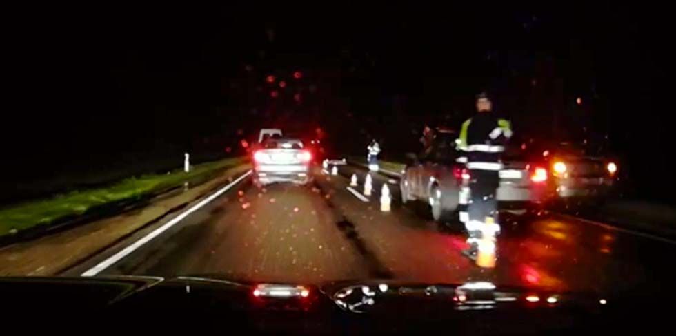 Трагедия под Лидой: бус сбил женщину, которая шла в темноте по центру дороги без фликеров