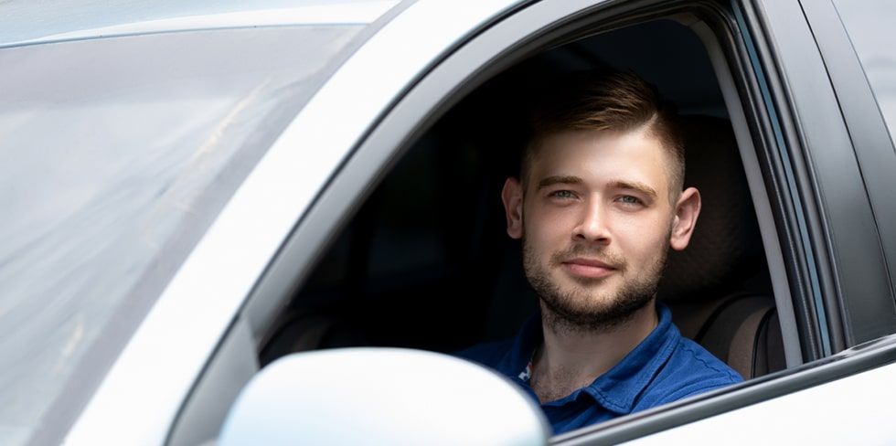 "К вам приедет Александр в возрасте до 35 лет на Volkswagen Polo". Составлен портрет водителя такси