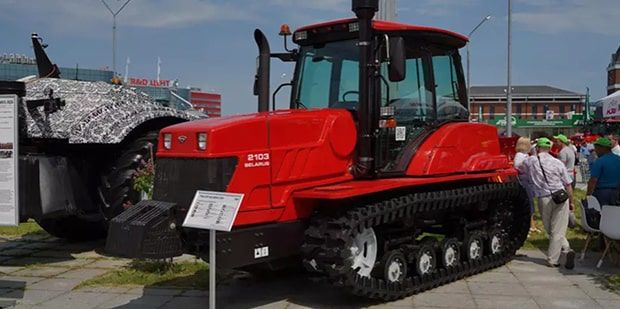 "Беларус" выпустил гусеничный трактор, который не портит асфальт