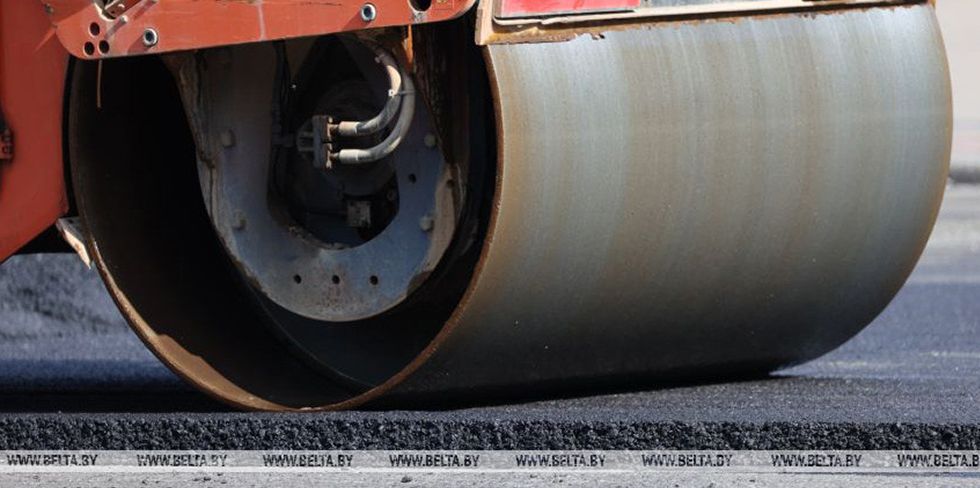 "Когда люди видят, что в одном агрогородке уже выполняется ямочный ремонт, они обращаются: а когда же у нас?" Министр о работе службы 115