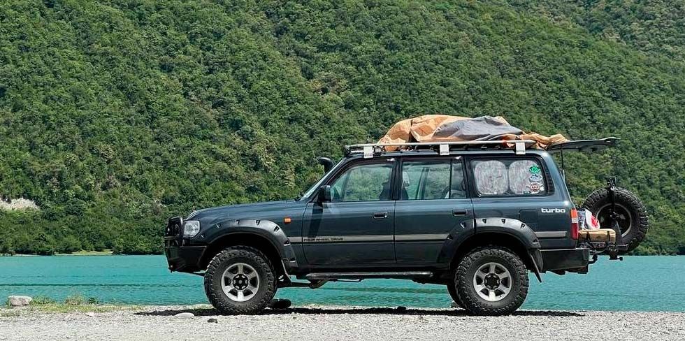 Купил Toyota Land Cruiser 80 и ни о чем не жалеет: парень из Слонима обрел свою мечту