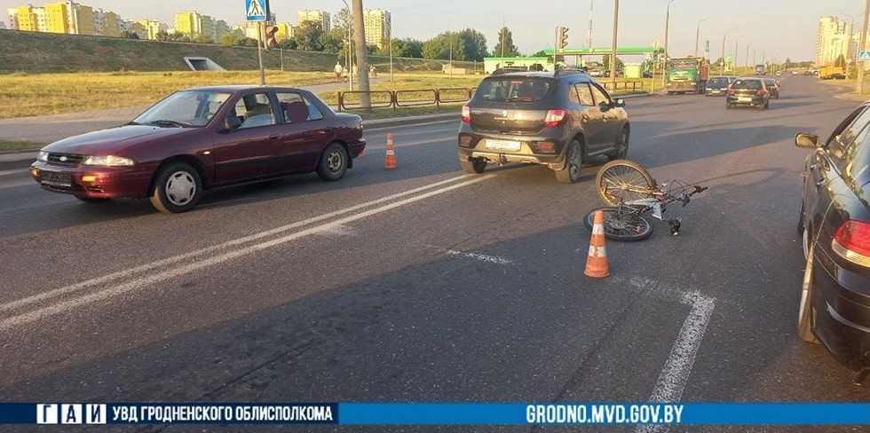 На пешеходном переходе в Гродно был сбит 12-летний велосипедист