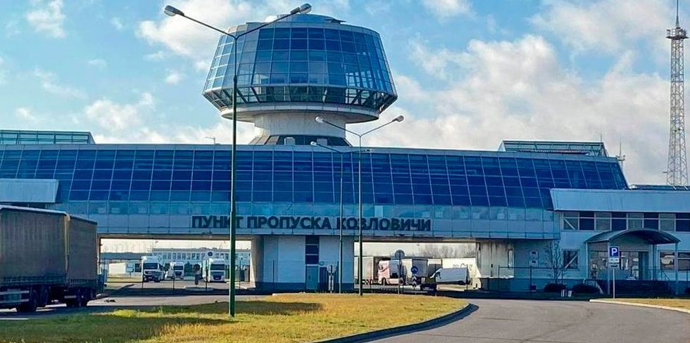 Стало понятнее, каким грузовикам Польша ЗАПРЕТИЛА проезд через последний работающий пункт пропуска с Беларусью