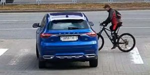 В Минске ГАИ изменила первоначальный вывод и сбитый велосипедист стал виновником ДТП. Есть видео