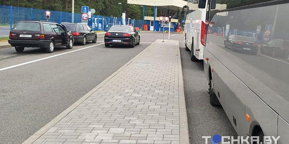 "Не нравится – не ездите": как долго автобусы проходят границу с Литвой