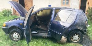 Белорус пытался завести VW, но из-под заднего сиденья пошёл дым. В МЧС назвали причину