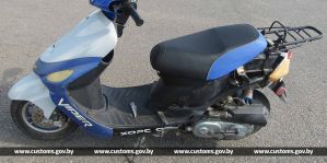 Белорусу надо было провезти много валюты через границу. Сделать это легально он не захотел. Сел на мопед – думал "пронесет"