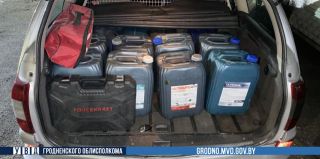 У механизатора в личном автомобиле обнаружили 240 литров топлива. Думаете, оно было окрашенным или нет?