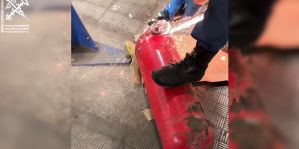 Немец приехал в Беларусь на Opel с газовыми баллонами. Гродненские таможенники рассказали, что в них оказался вовсе не газ