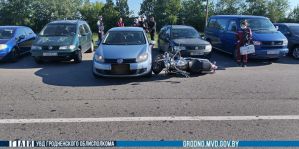 Гродно: на проспекте Космонавтов произошло ДТП с участием мотоцикла и автомобиля