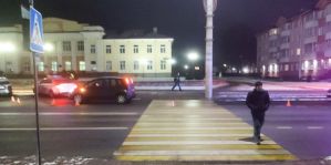 Рано утром на пешеходном переходе в Лиде сбили женщину. К моменту наезда она прошла большую часть пути