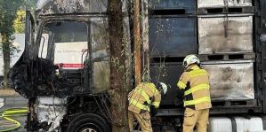 В Германии на парковке загорелась фура. Водитель-белорус попытался попасть в кабину, но получил травмы