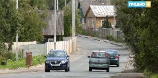 На Старомалыщинской улице на протяжении 1400 метров нет пешеходных переходов. Жители недовольны, но в ГАИ никто не обращался