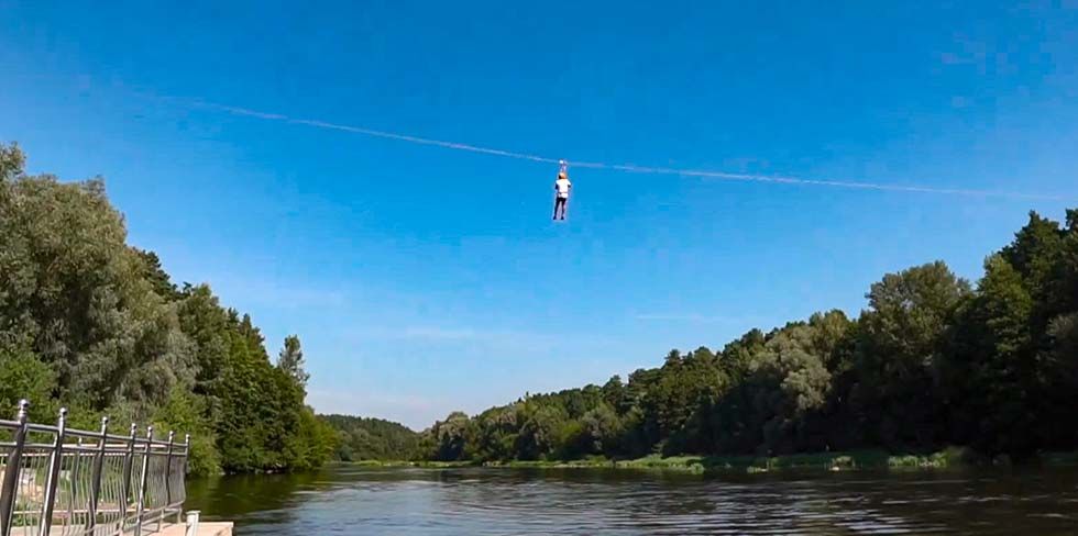 Тарзанка через Неман: на "Привале" в Гродно заработал экстремальный аттракцион. Сколько стоит?