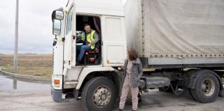 "Перед первой загрузкой ночь не спал!" Блогер-дальнобойщик о работе на себя, а не на крупную компанию