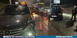 Момент аварии в Гродно на пр-те Клецкова попал на видео: водитель KIA не глядя перестроился