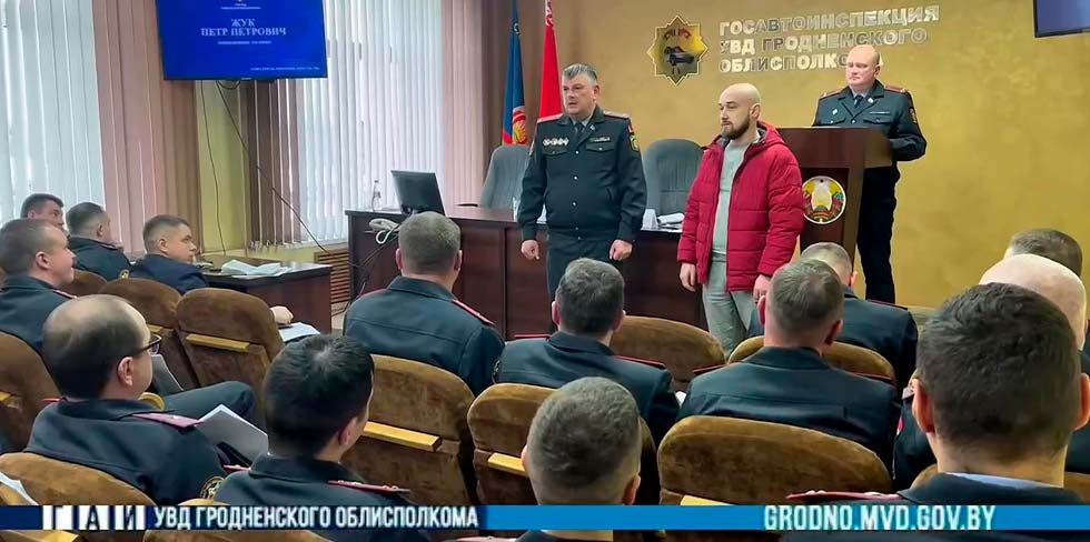 В Гродно милиция наградила водителя такси: ночью он смог определить пьяного за рулем Peugeot