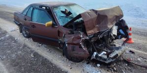 Салон в крови, стекло пробито: последствия столкновения AUDI с погрузчиком