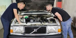 "Творение инженеров, а не маркетологов". Как выглядит на подъёмнике 33-летний Volvo 240