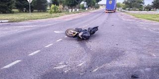 Фура переехала "Бандита" в Вертелишках. Мотоциклист упал чуть раньше