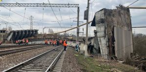 В Смоленской области рухнул путепровод с автомобилями. Появилась информация о движении поездов в Беларусь и из нее