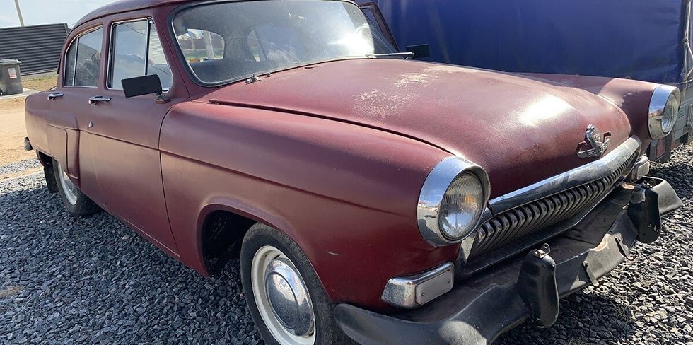 66-летний автомобиль станет рекламой одного бизнеса в Гродно. Говорят, что 20 лет назад эта "Волга" заехала в гараж своим ходом