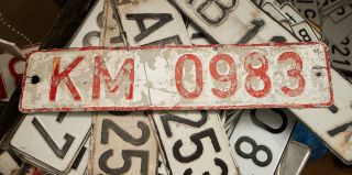 Как заменить испорченные регистрационные знаки