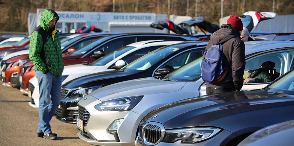 Лучше больше платить за топливо. В России предлагают полностью отменить транспортный налог