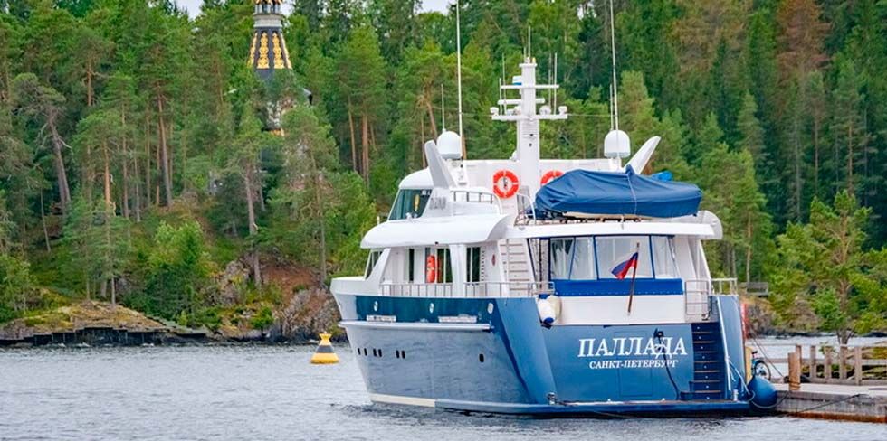 «Машина была уже описана и опечатана». Гродненец поехал в Карелию, а его Peugeot 408 едва не увезли на эвакуаторе