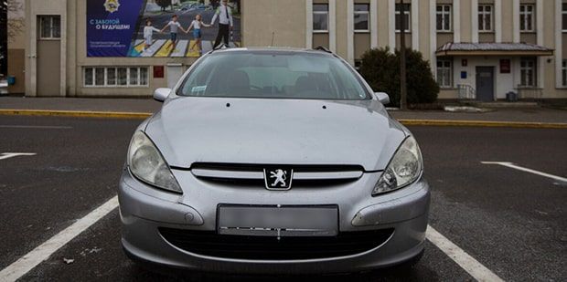 Гродненец хотел поставить автомобиль на учет, но в ГАИ его ждал неприятный сюрприз. "Машиной пользоваться не могу, сбыть ее – тоже"