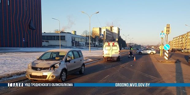 ГАИ напоминает о предельной внимательности в связи с наездом на пешеходном переходе: "Дорога не прощает ошибок"