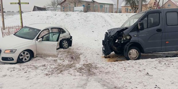 Мужчина ехал по навигатору и не уступил ГАЗели: ДТП с пострадавшими возле границы