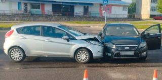 В Сморгони девушка только получила права и вскоре устроила ДТП: второй водитель попала в больницу